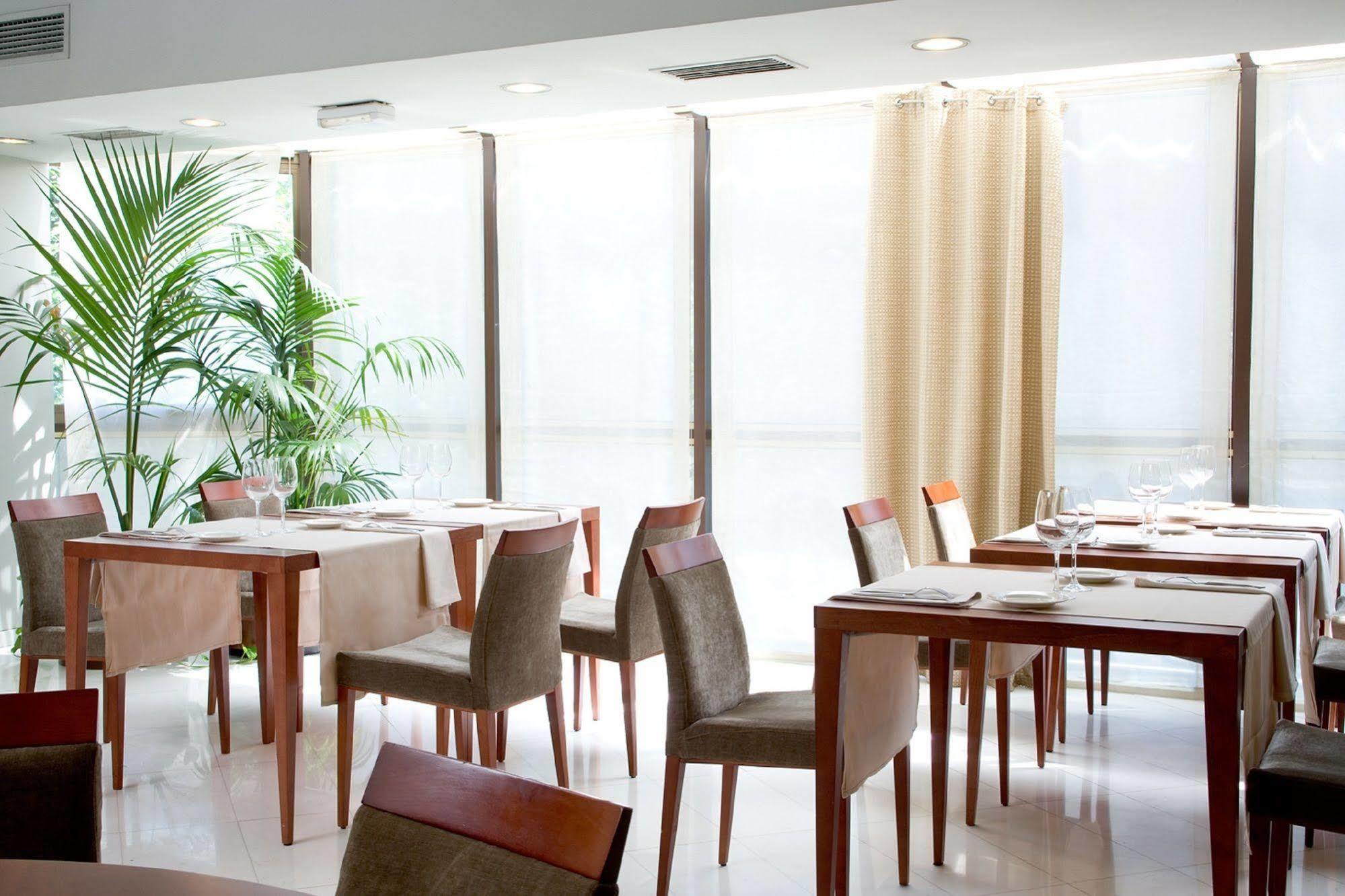 Nh Lleida Pirineos Otel Dış mekan fotoğraf