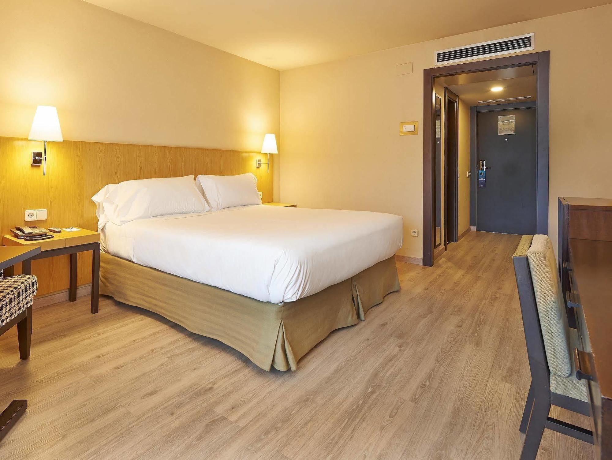 Nh Lleida Pirineos Otel Dış mekan fotoğraf